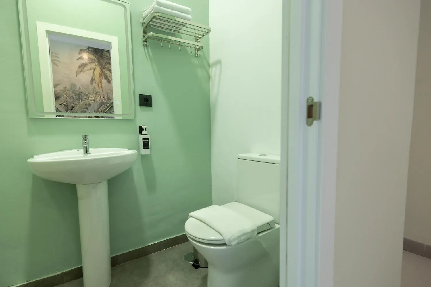 Guest house The Clover Seville