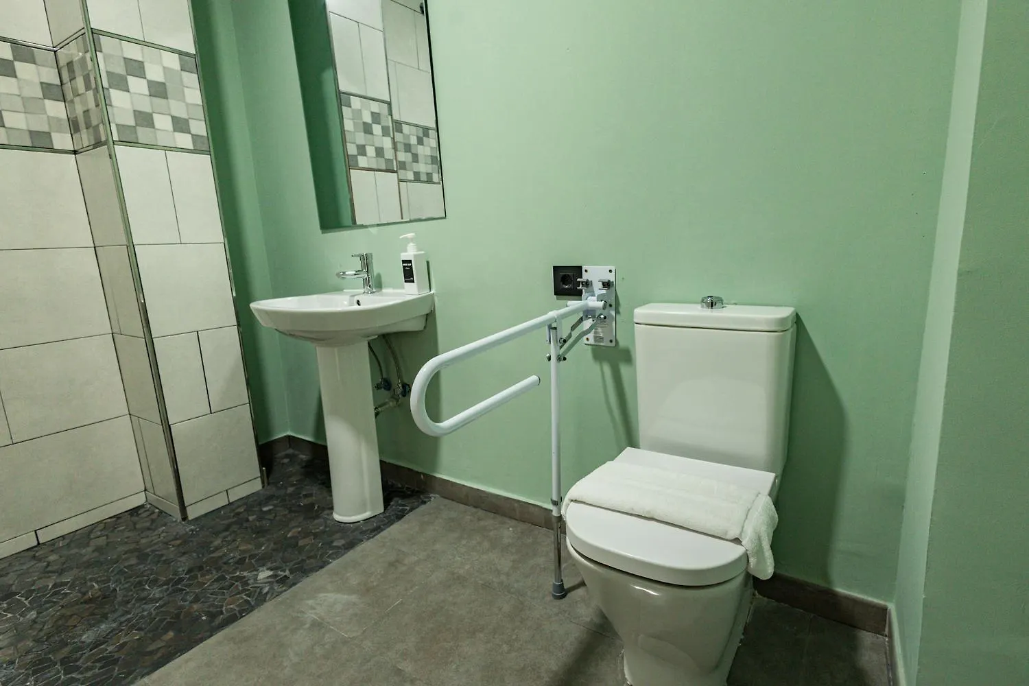 Guest house The Clover Seville